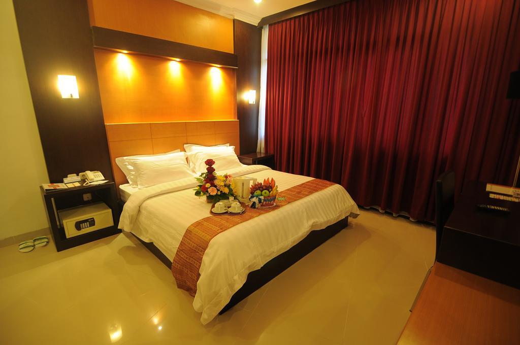 Hotel Swarna Dwipa Palembang Phòng bức ảnh