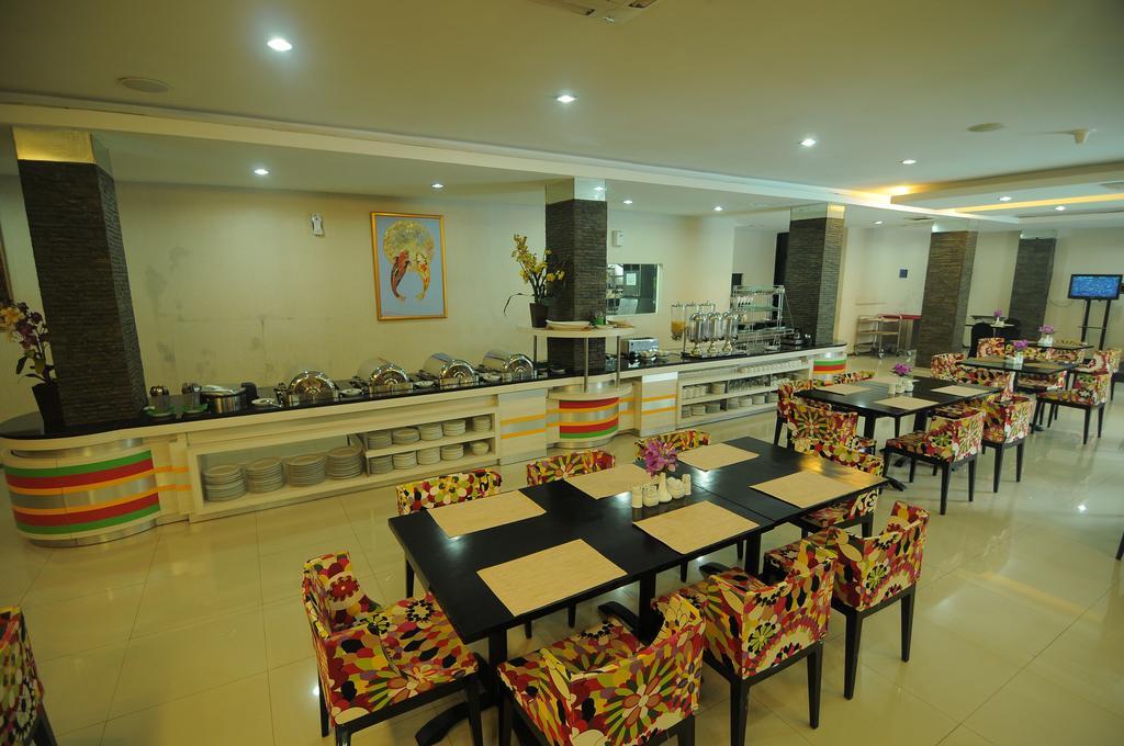 Hotel Swarna Dwipa Palembang Ngoại thất bức ảnh