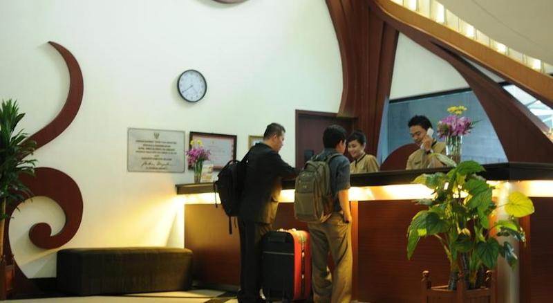 Hotel Swarna Dwipa Palembang Ngoại thất bức ảnh