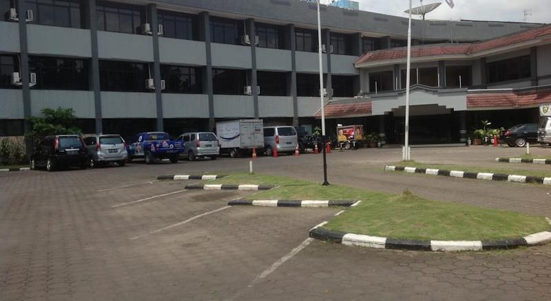 Hotel Swarna Dwipa Palembang Ngoại thất bức ảnh