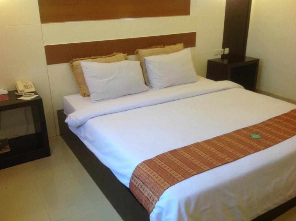 Hotel Swarna Dwipa Palembang Ngoại thất bức ảnh