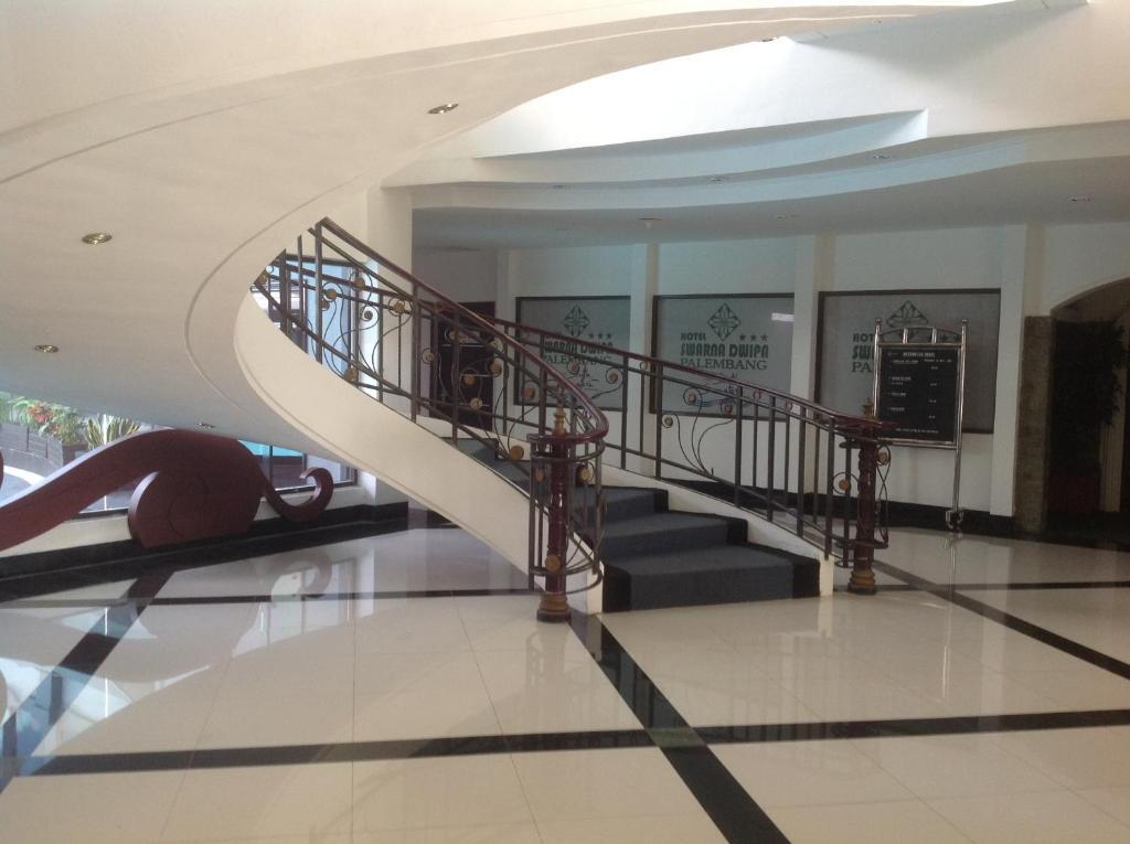 Hotel Swarna Dwipa Palembang Ngoại thất bức ảnh