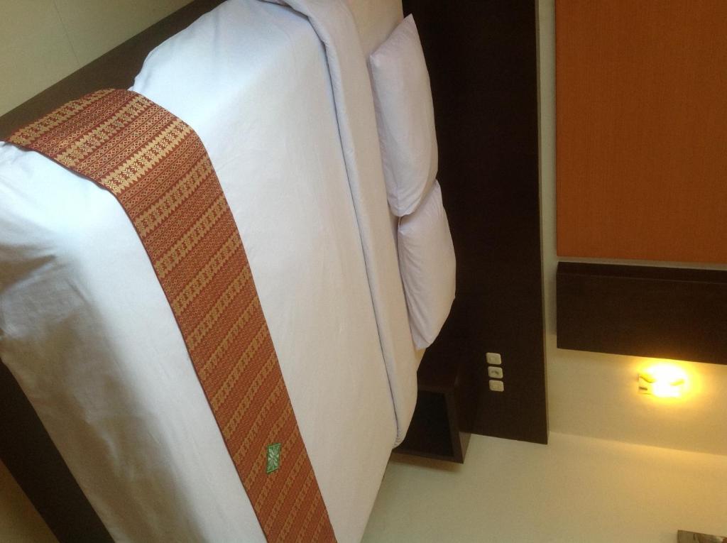 Hotel Swarna Dwipa Palembang Ngoại thất bức ảnh