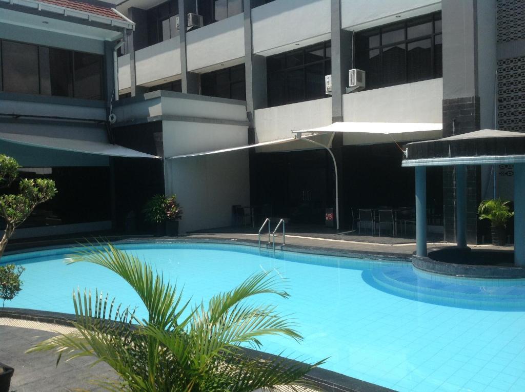 Hotel Swarna Dwipa Palembang Ngoại thất bức ảnh