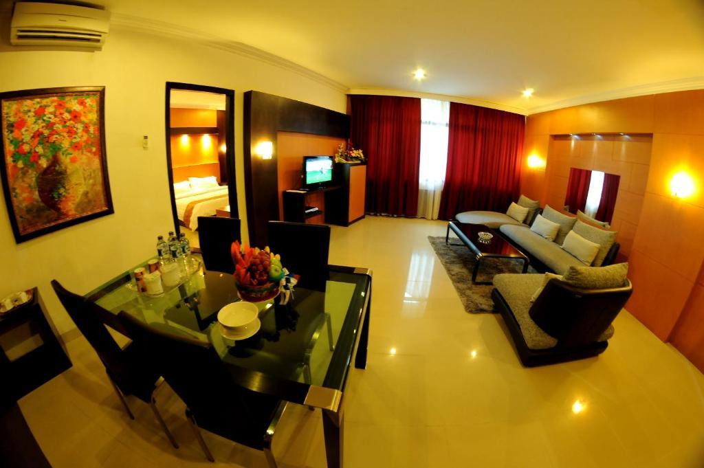Hotel Swarna Dwipa Palembang Phòng bức ảnh